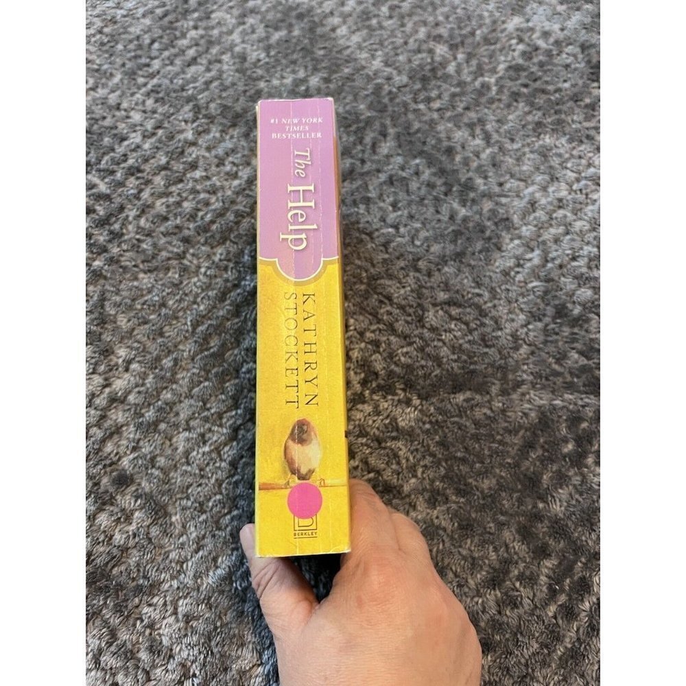THE HELP - Kathryn Stockett, 2016 Paperback - Picture 4 of 6
